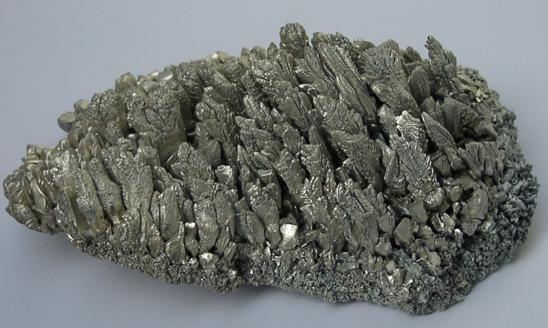 Magnesium — Magnesium crystals