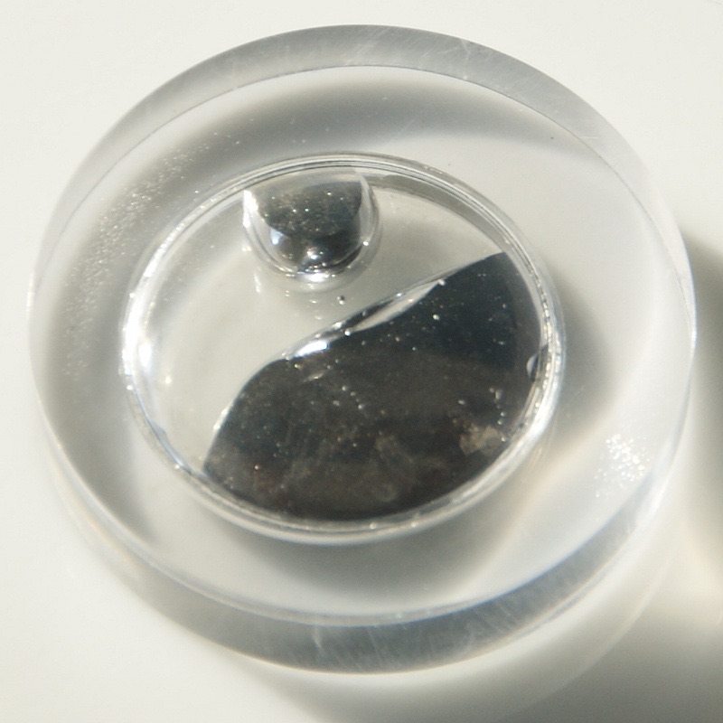 Mercury — 6 grams pure mercury. Diameter of the inner disc: 2 cm